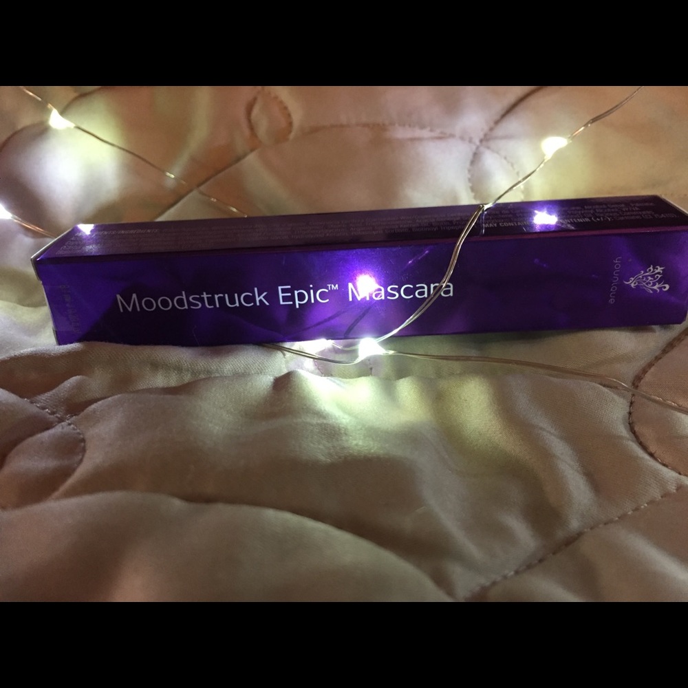 MOODSTRUCK EPIC MASCARA in Purple